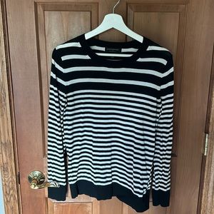 Banana republic women’s sweater size S